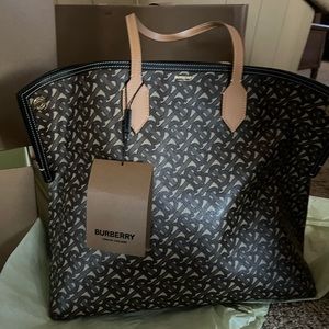 New with tags, dust bag, box, Burberry society, tote
